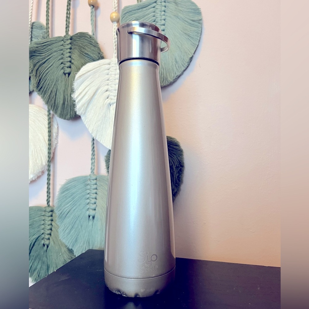 EUC 15 oz. Sip by S’well Silver Stainless Steel Water Bottle with Sports Cap